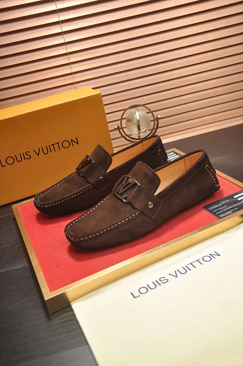 Men's men's shoes 💰420💶 [LV Doudou shoes] (water-dyed cowhide lining) new model is on the market, available on the official website. The new Doudou shoes are processed into single-color materials, and the uppers are made of imported cowhide material. The body of the shoe is fully hemmed with mark thread, and is lined with imported original cowhide leather. The elegant shoe shape is super suitable for all-matching, and the size is 38-44.